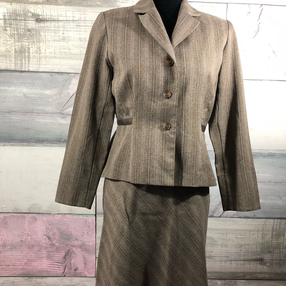 Studio I Petites 3 piece skirt suit size 6p
